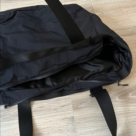 Lululemon Clean Lines Tote Black - Picture 4 of 9